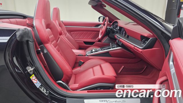 Porsche 911 2021 — photo 17