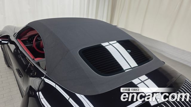 Porsche 911 2021 — photo 25