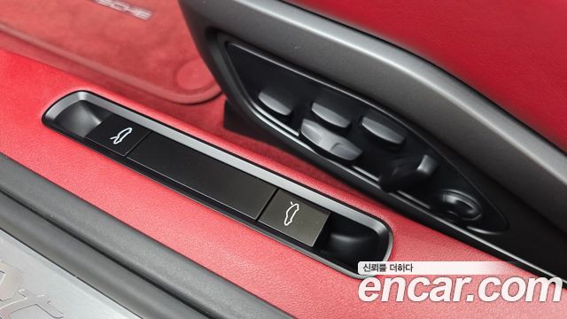 Porsche 911 2021 — photo 30