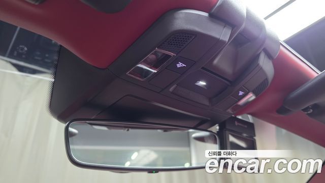 Porsche 911 2021 — photo 31
