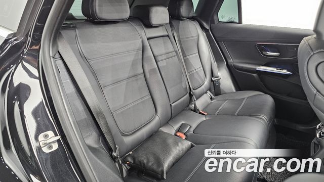 Mercedes-Benz GLC-Class 2023 — photo 17