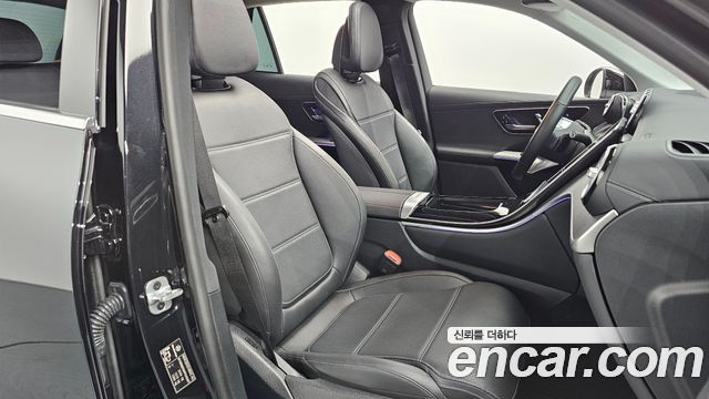 Mercedes-Benz GLC-Class 2023 — photo 16