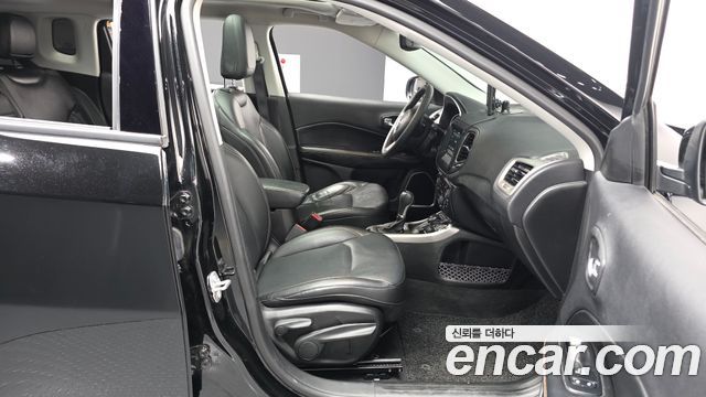 Jeep Compass 2018 — photo 11