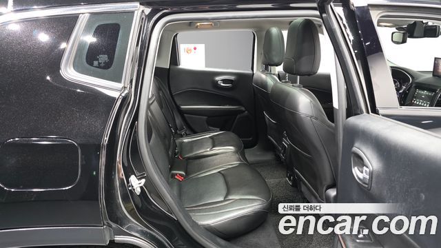 Jeep Compass 2018 — photo 12