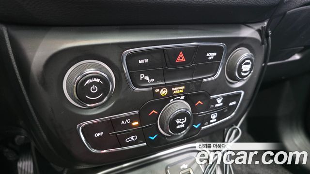 Jeep Compass 2018 — photo 16
