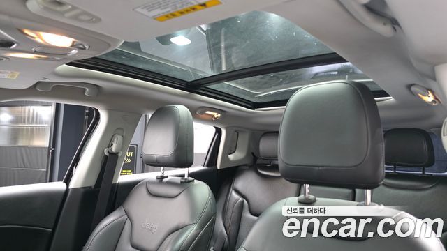 Jeep Compass 2018 — photo 19