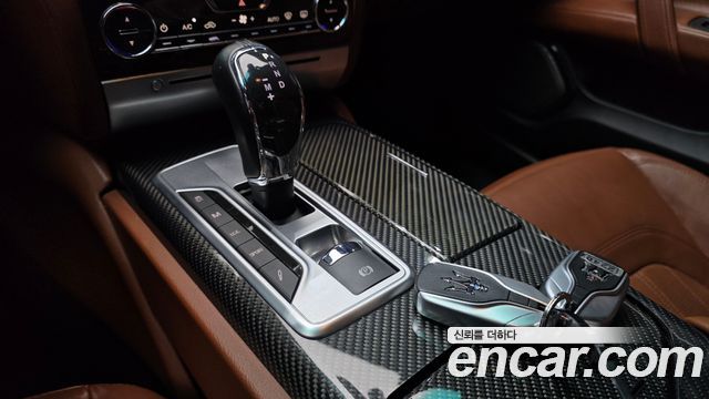 Maserati Quattroporte 2014 — photo 9