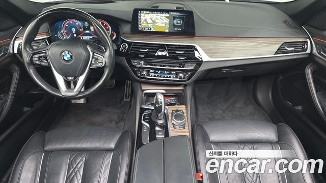 BMW 5-Series 2018 — photo 10