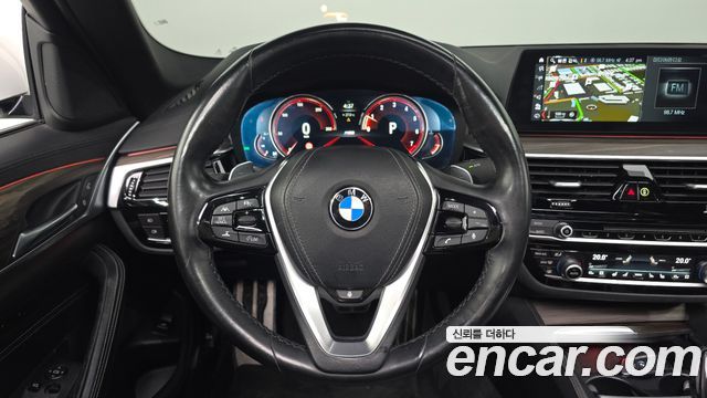BMW 5-Series 2018 — photo 19