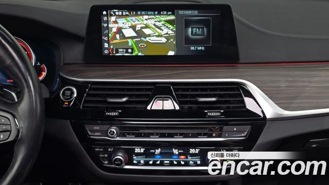 BMW 5-Series 2018 — photo 20