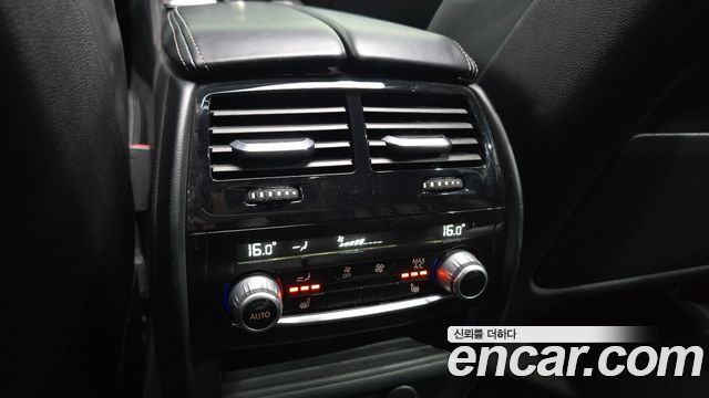 BMW 5-Series 2018 — photo 25