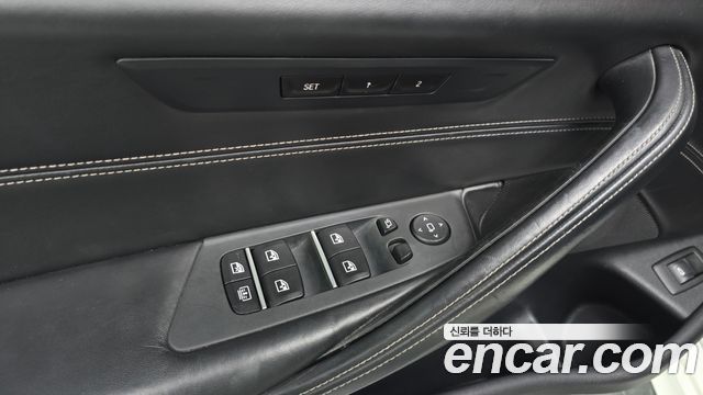 BMW 5-Series 2018 — photo 26