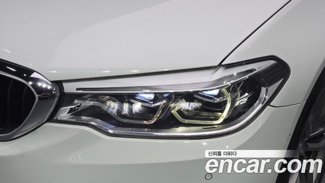 BMW 5-Series 2018 — photo 8