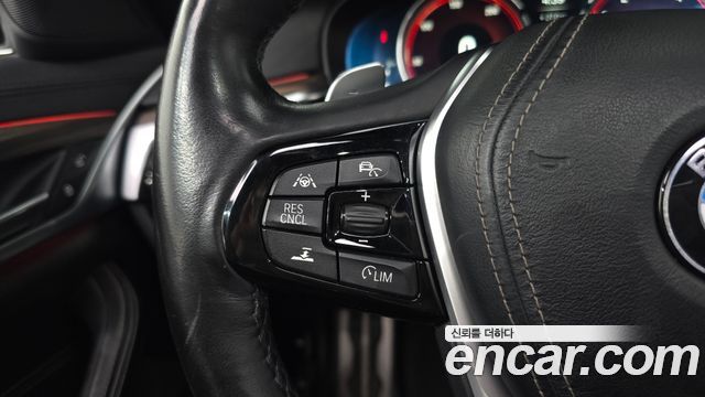 BMW 5-Series 2018 — photo 31
