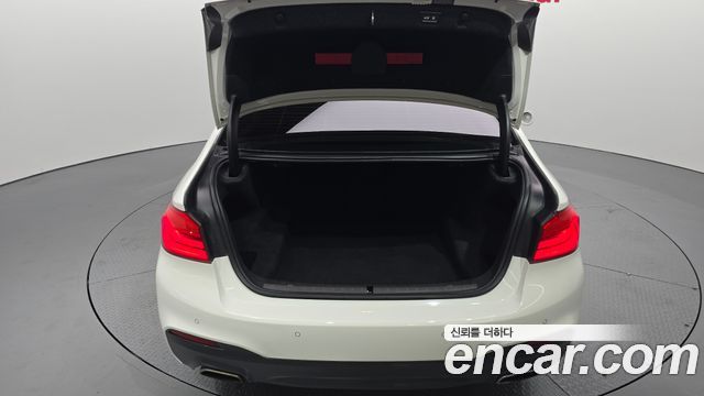 BMW 5-Series 2018 — photo 34