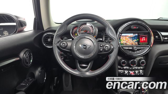 Mini Cooper 2020 — photo 18