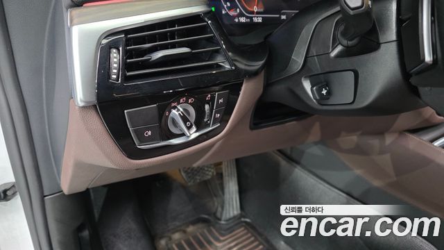 BMW Gran Turismo 2022 — photo 27