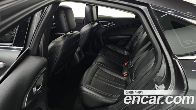 Chrysler 200 2015 — photo 11