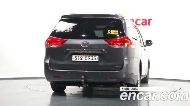 Toyota Sienna 2014 — photo 4