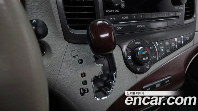Toyota Sienna 2014 — photo 9