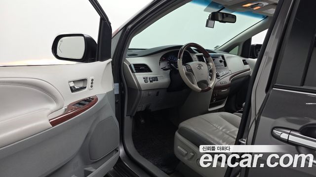 Toyota Sienna 2014 — photo 10