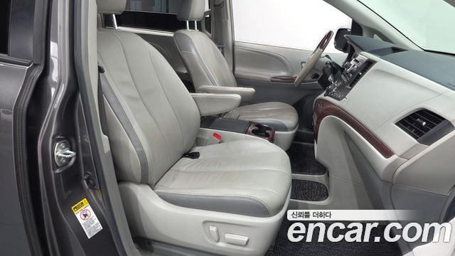 Toyota Sienna 2014 — photo 11