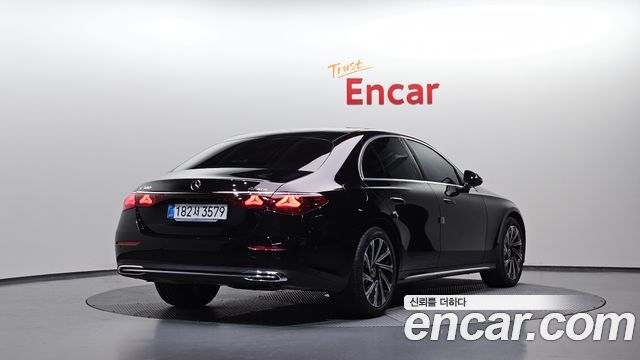 Mercedes-Benz E-Class 2025 — photo 2