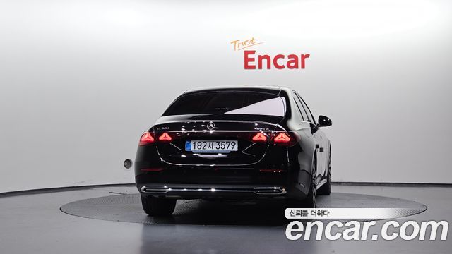 Mercedes-Benz E-Class 2025 — photo 4
