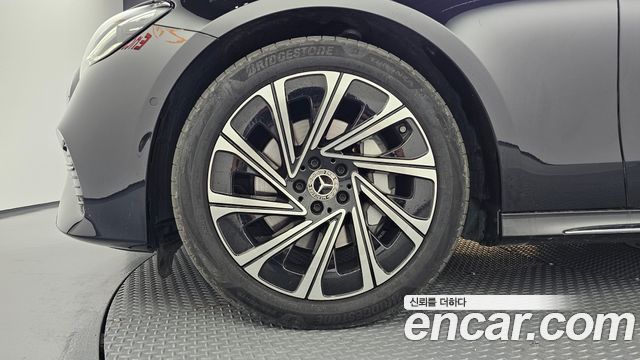 Mercedes-Benz E-Class 2025 — photo 5