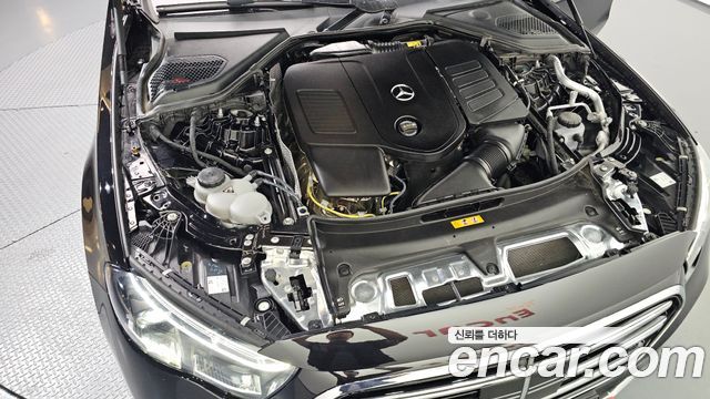 Mercedes-Benz E-Class 2025 — photo 6