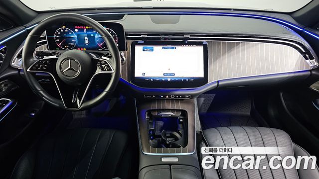 Mercedes-Benz E-Class 2025 — photo 7