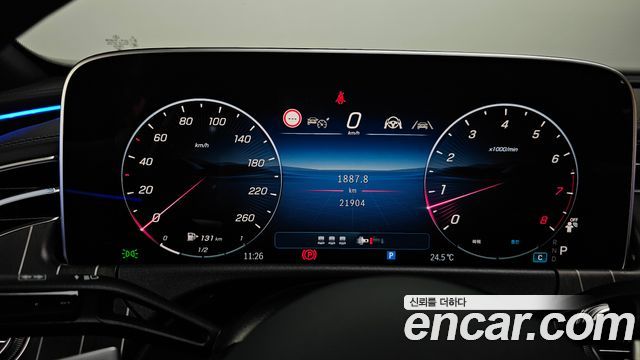 Mercedes-Benz E-Class 2025 — photo 8