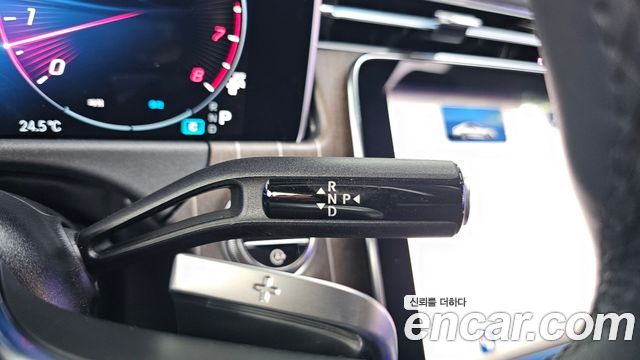 Mercedes-Benz E-Class 2025 — photo 9