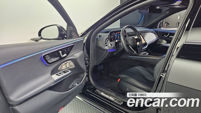 Mercedes-Benz E-Class 2025 — photo 10