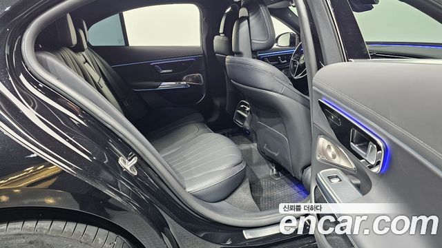 Mercedes-Benz E-Class 2025 — photo 11