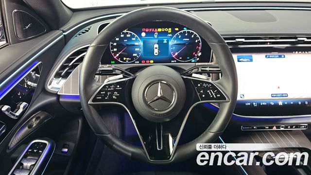 Mercedes-Benz E-Class 2025 — photo 12