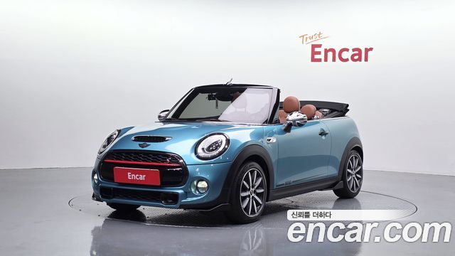 Mini Cooper Convertible 2016 — photo 1