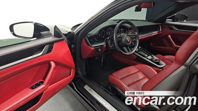 Porsche 911 2020 — photo 11
