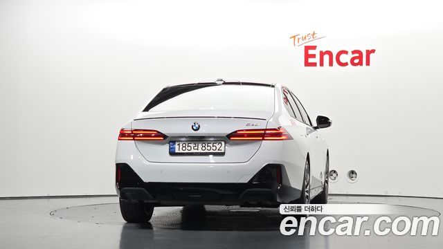 BMW 5-Series 2024 — photo 4