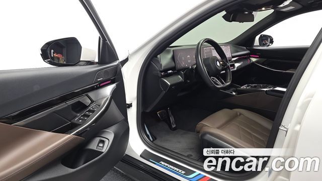 BMW 5-Series 2024 — photo 10