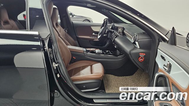 Mercedes-Benz CLA-Class 2023 — photo 11