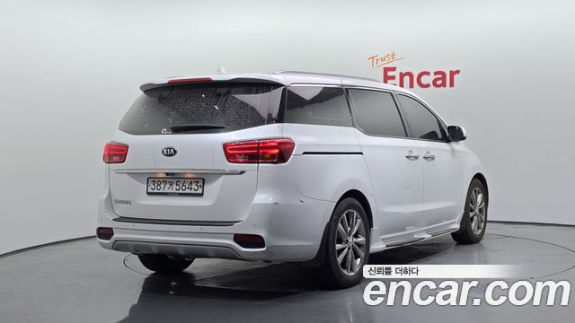 Kia Canival 2020 — photo 2
