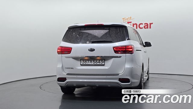 Kia Canival 2020 — photo 4