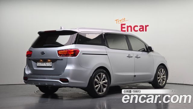 Kia Canival 2019 — photo 2