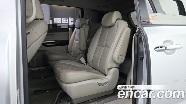 Kia Canival 2019 — photo 17