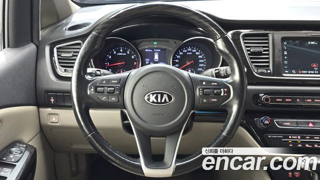 Kia Canival 2019 — photo 22