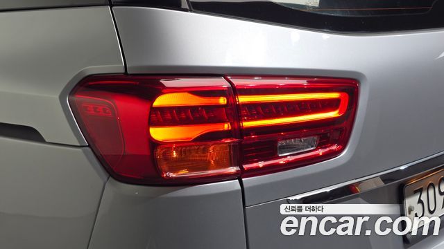 Kia Canival 2019 — photo 9