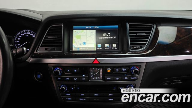 Hyundai Genesis 2016 — photo 18