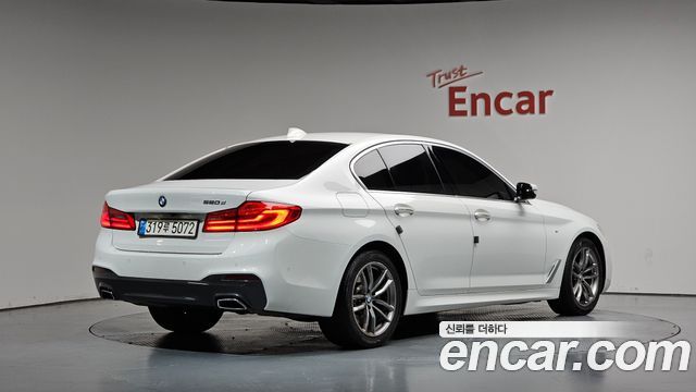 BMW 5-Series 2018 — photo 2