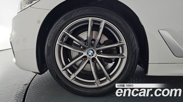 BMW 5-Series 2018 — photo 5